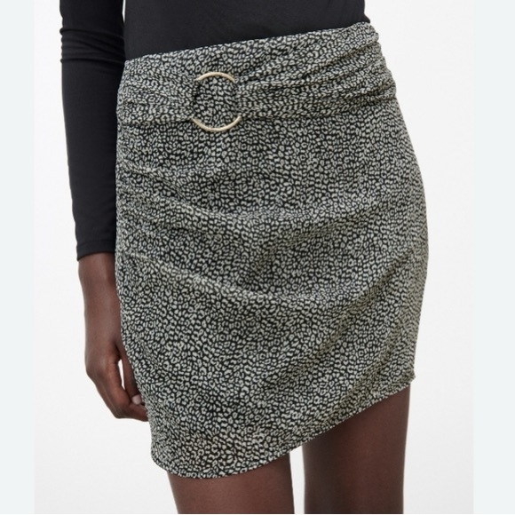 NWT ZARA Animal Print Mini Skirt Front Belt Gold Buckle Side Ruching 2297/741 S - Picture 1 of 15